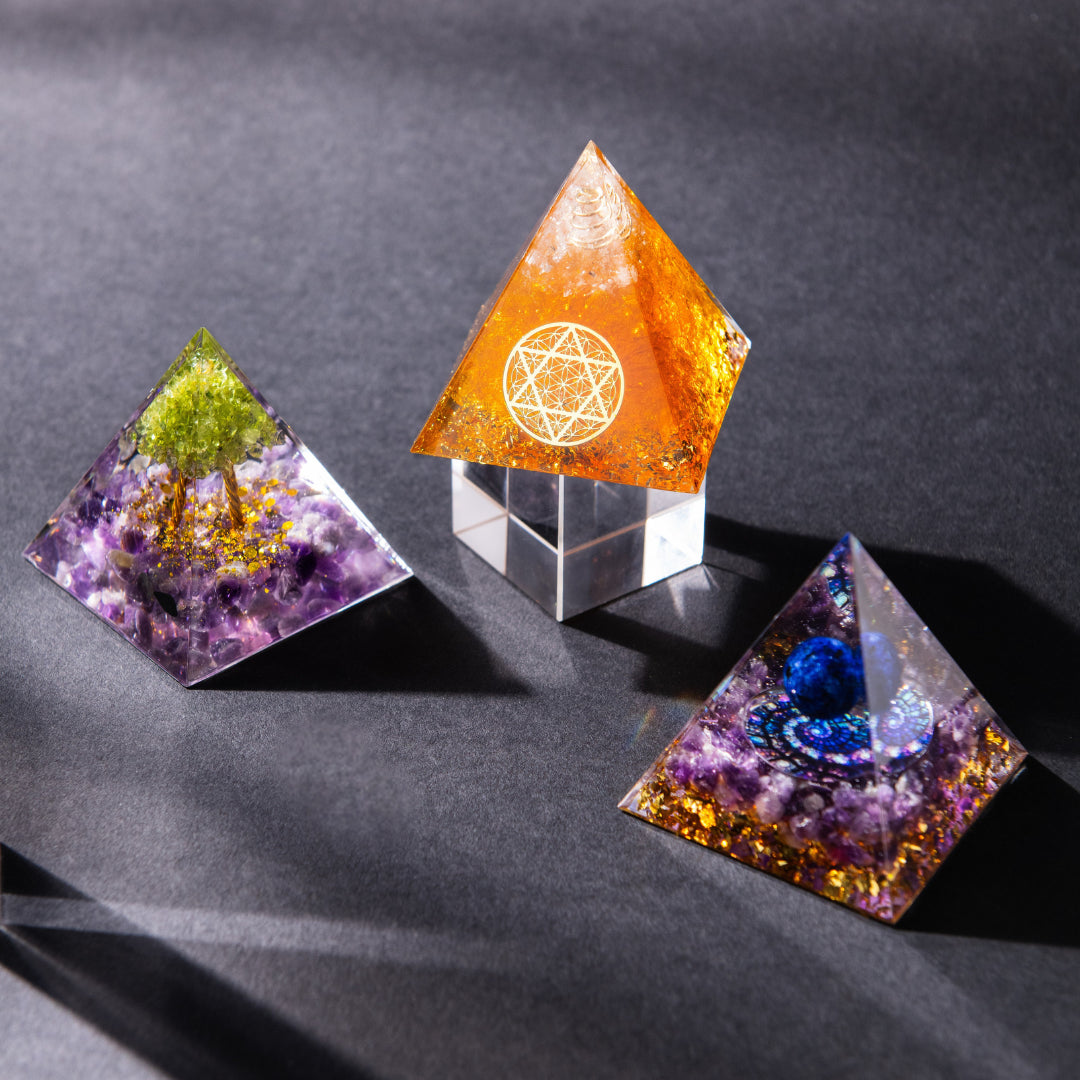 La Collection des Trois Pyramides de Manifestation