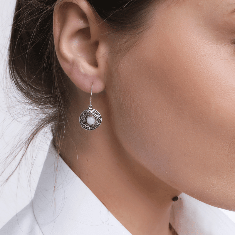 Boucles d'Oreilles Apaissante Maia  en Argent Veilli et Pierre de Lune