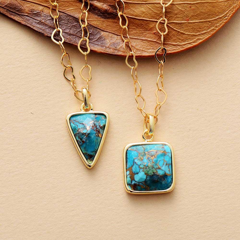 Collier et Chaîne Dorée Beauté et Récompense en Turquoise