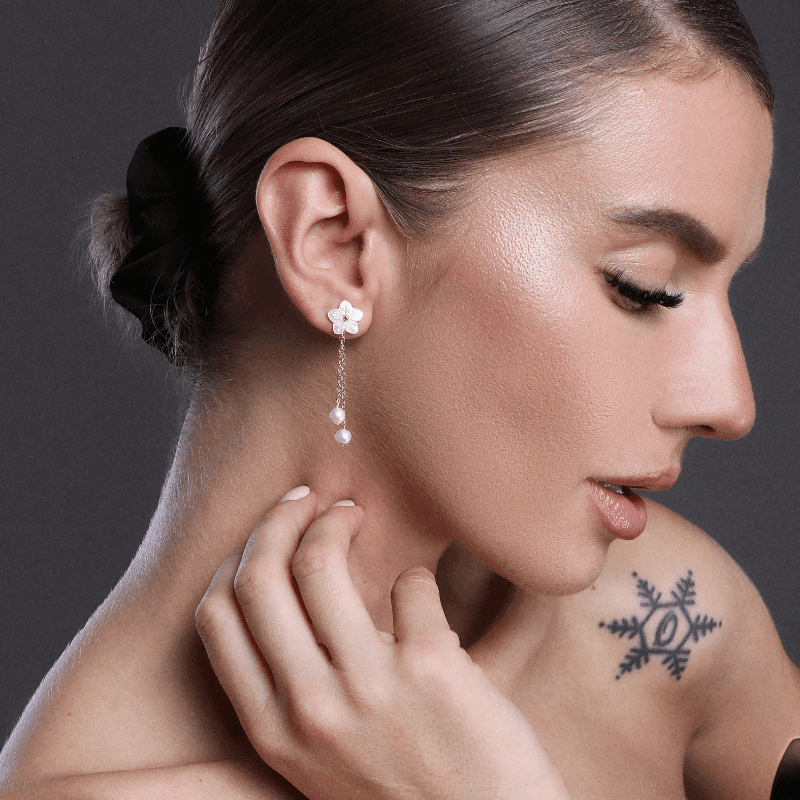 Boucles d'Oreilles Cascade de Perles et de Pétales