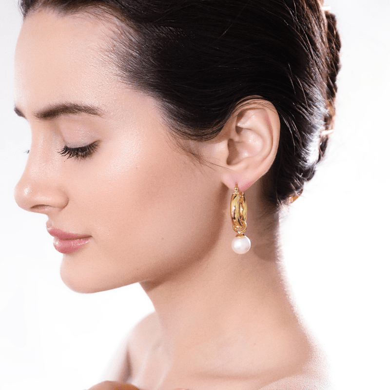 Boucles d'Oreilles Dorées et Perles Précieuses
