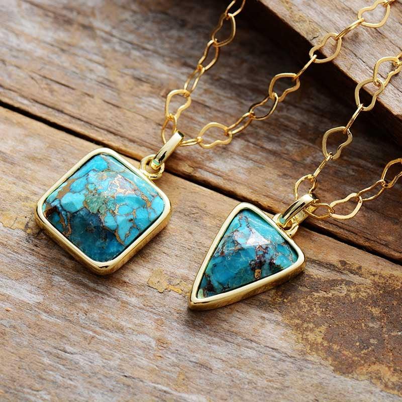 Collier et Chaîne Dorée Beauté et Récompense en Turquoise