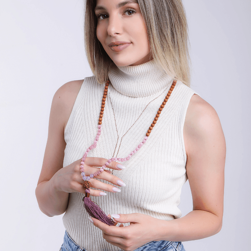 Collier Mala Douceur Sucrée en Opale Rose et Bois de Santal