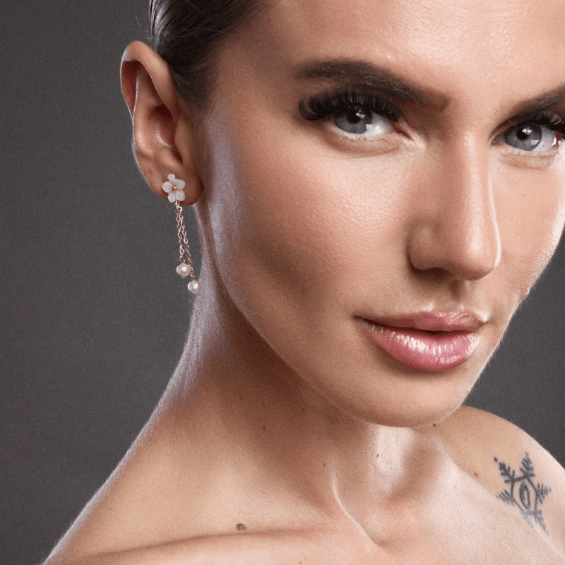 Boucles d'Oreilles Cascade de Perles et de Pétales