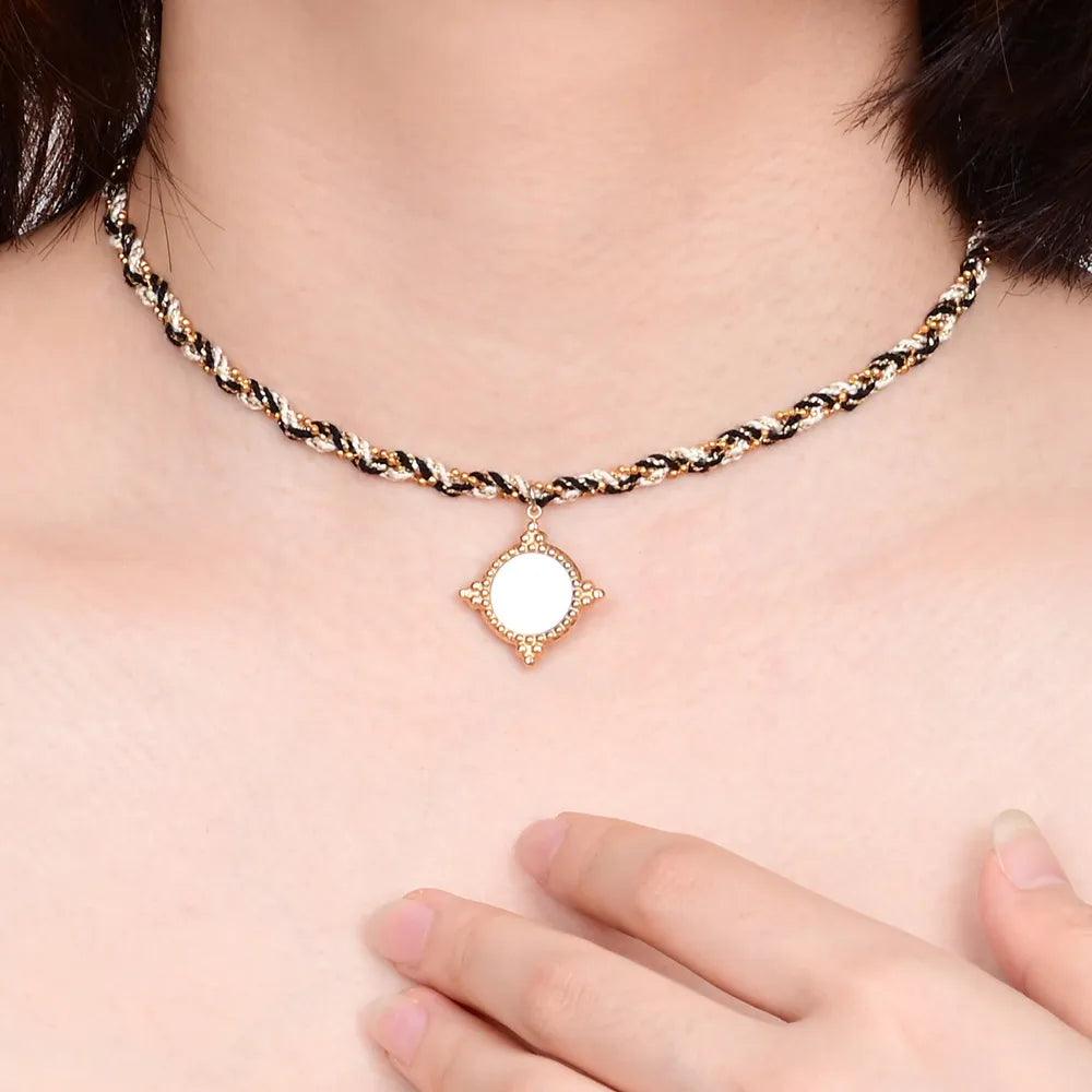 Collier Pureté du Clair de Lune en Coquillage Blanc