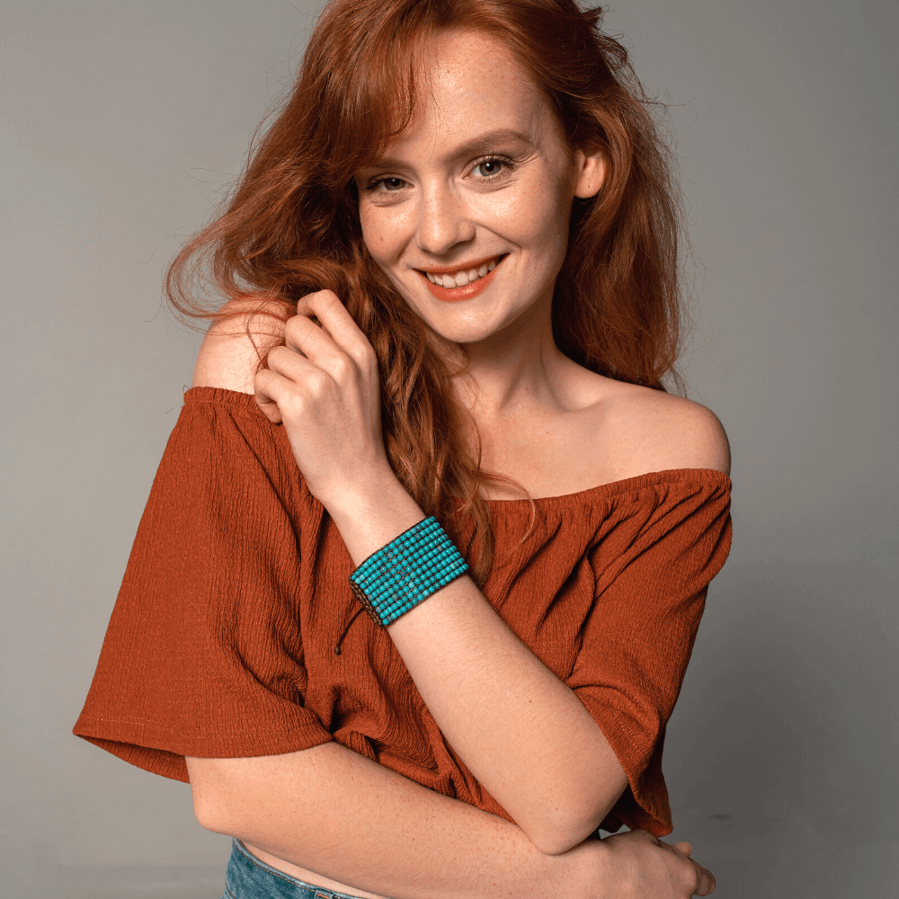 Bracelet Opulence Bleue Enveloppante en Perles de Turquoise