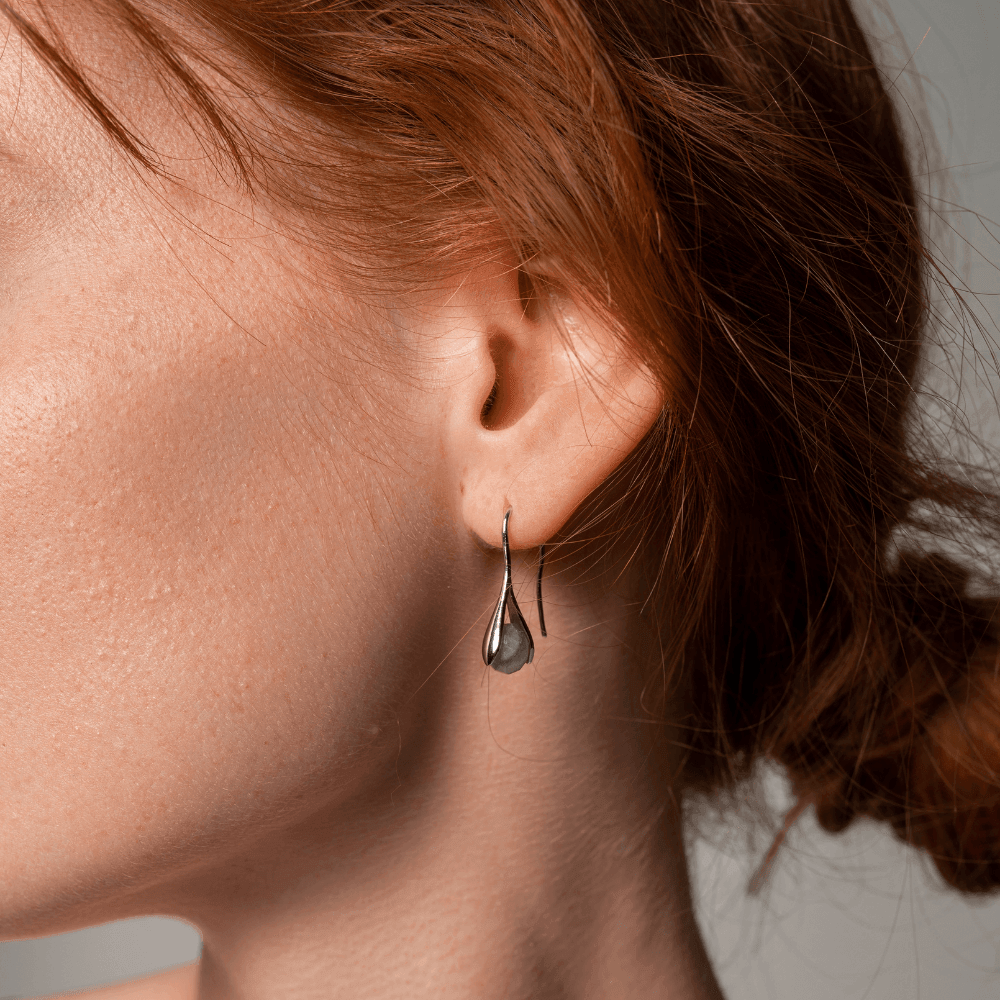 Boucles d'Oreilles Éclat Cristallin en Labradorite