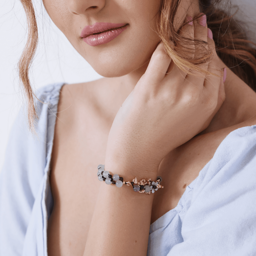 Bracelet en Jade Doré Délicate Fleur de Coquillage