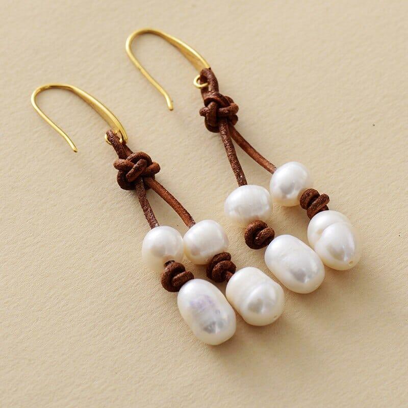 Boucles d'Oreilles Pendante en Perles Blanches et Cuir