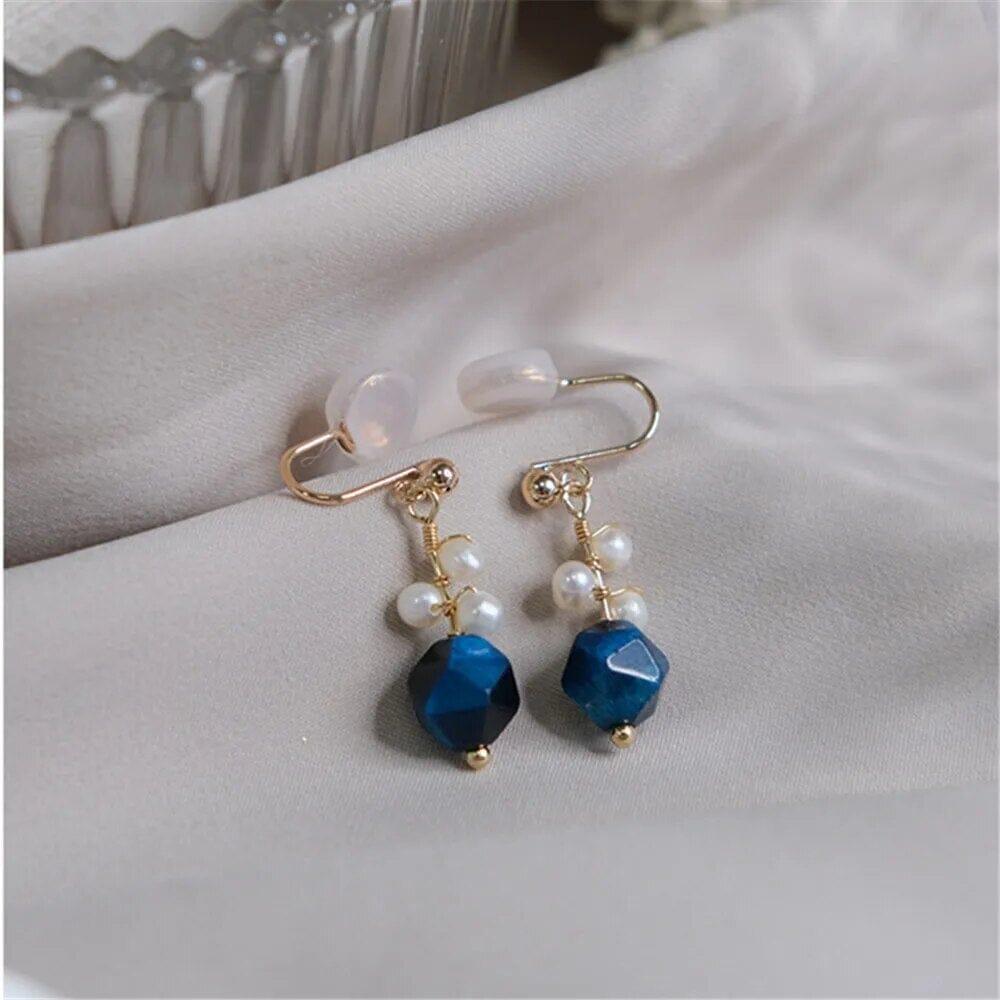 Boucles d'Oreilles Sagesse Océanique en Perles et Pierres Oeil de Tigre Bleue