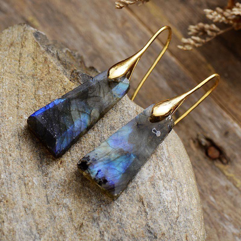 Boucles d'Oreilles Dorée Grâce Majestueuse en Labradorite et Améthyste