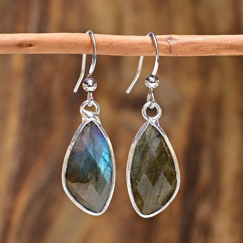 Boucles d'Oreilles Envoûtantes en Labradorite
