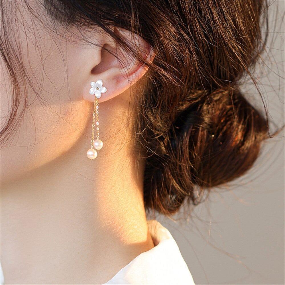 Boucles d'Oreilles Cascade de Perles et de Pétales