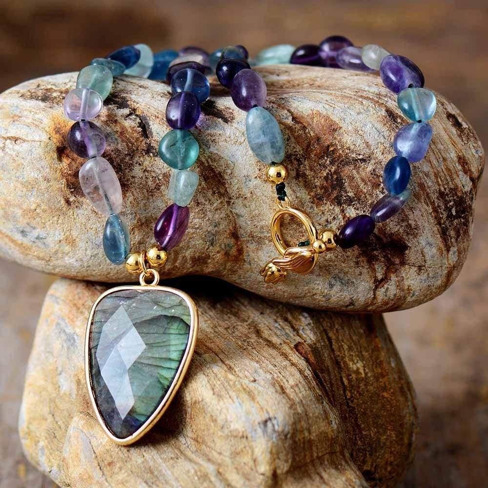 Collier Lumière Féminine en Quartz et Labradorite