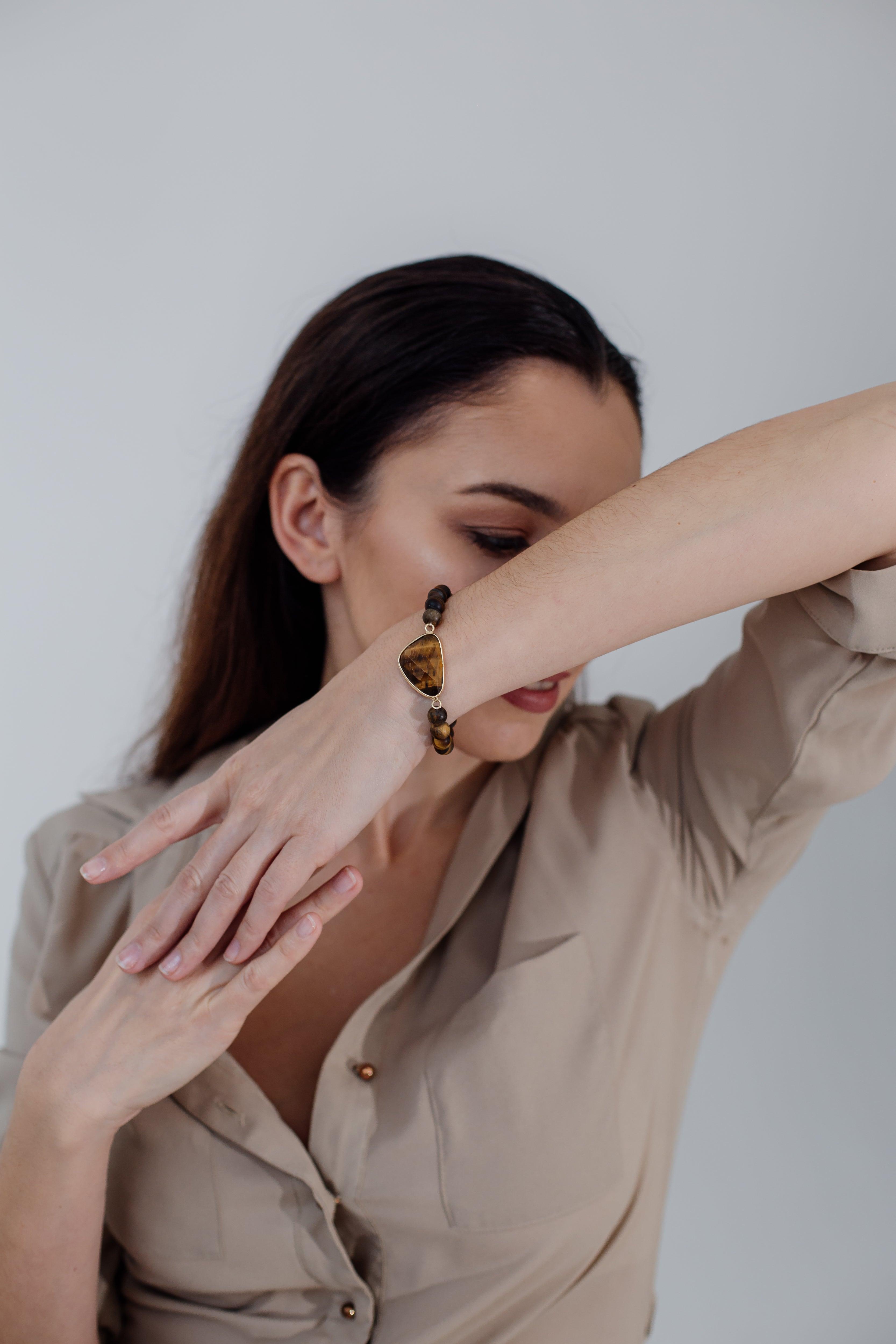 Bracelet en Perles Divinité en Oeil de Tigre