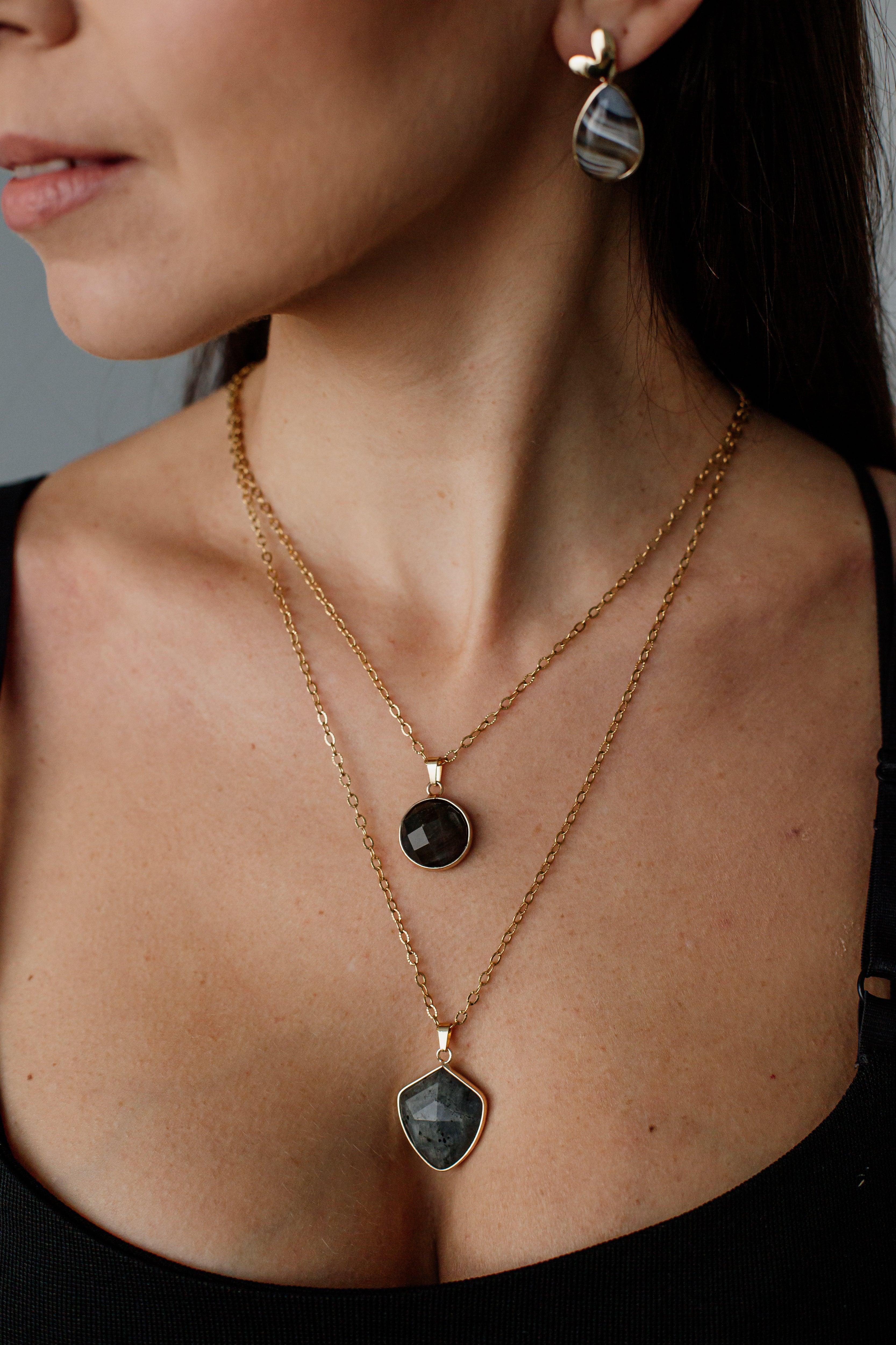 Collier Bouclier Protecteur en Labradorite