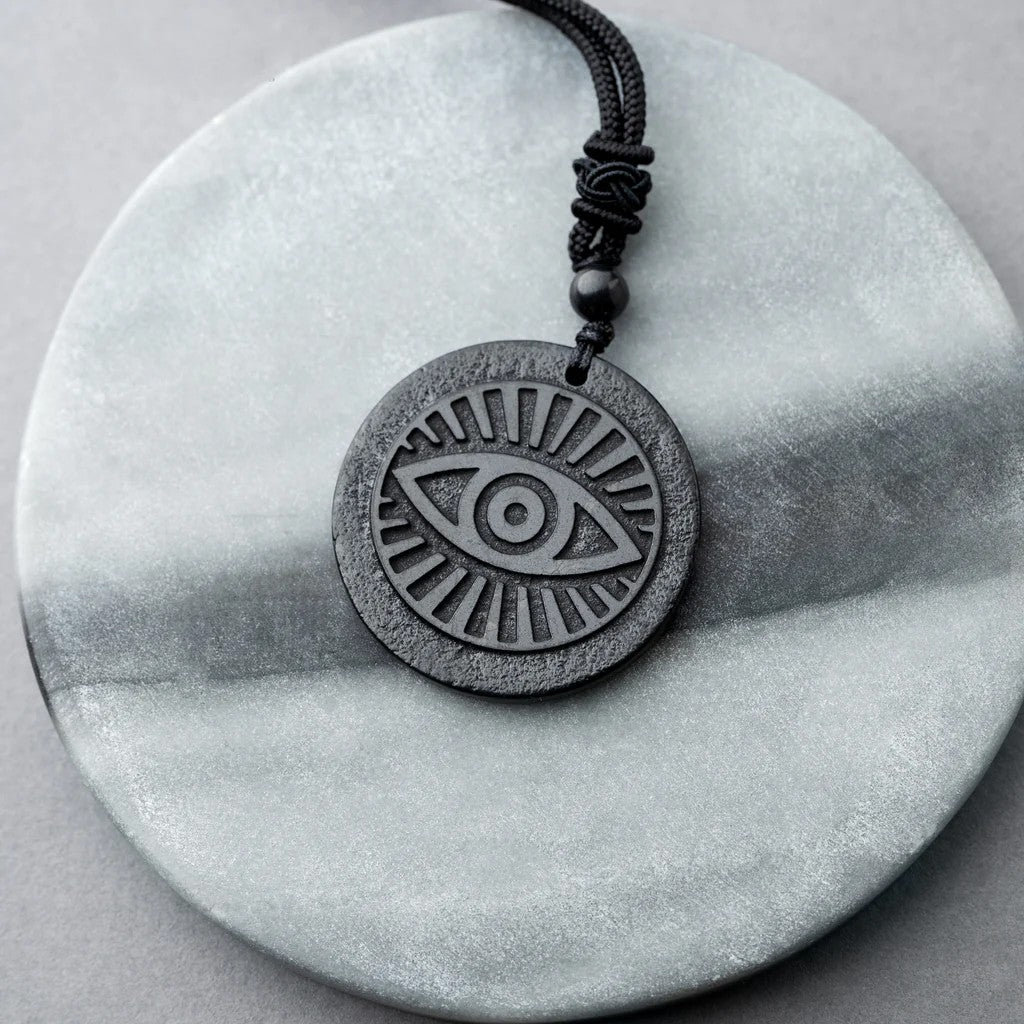 Pendentif en shungite "Œil de Dieu"