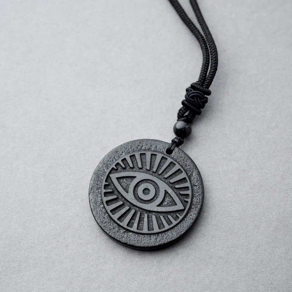 Pendentif en shungite "Œil de Dieu"