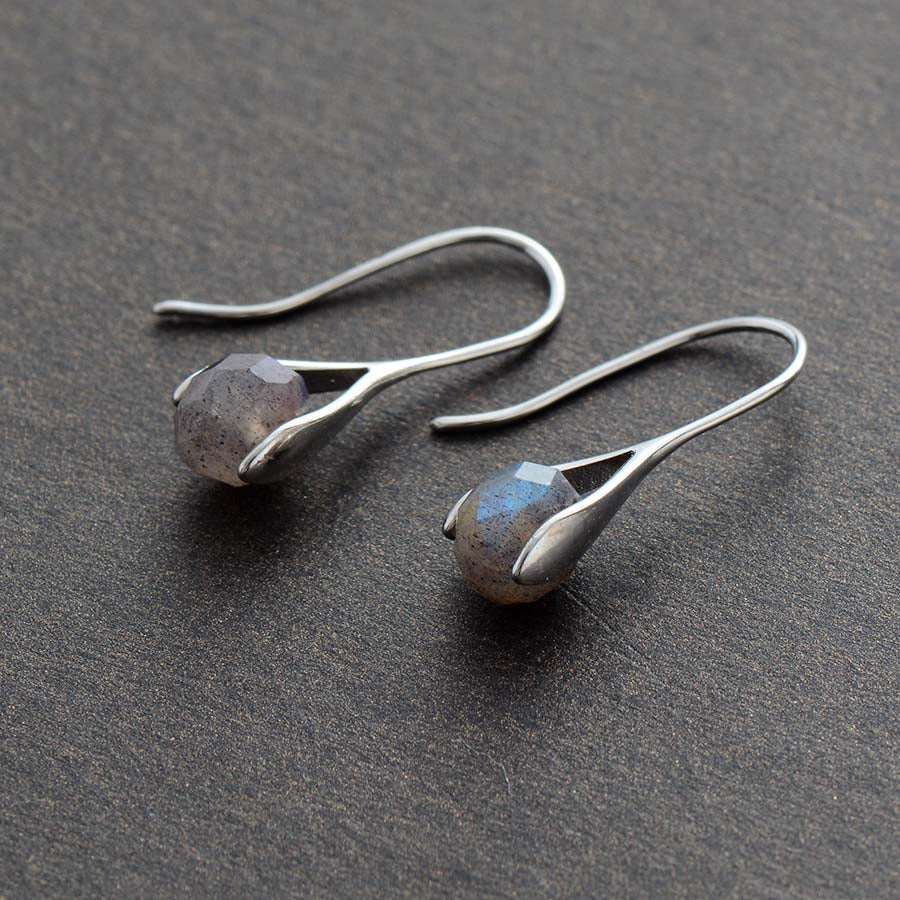 Boucles d'Oreilles Éclat Cristallin en Labradorite