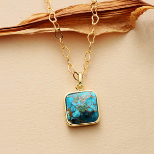 Collier et Chaîne Dorée Beauté et Récompense en Turquoise