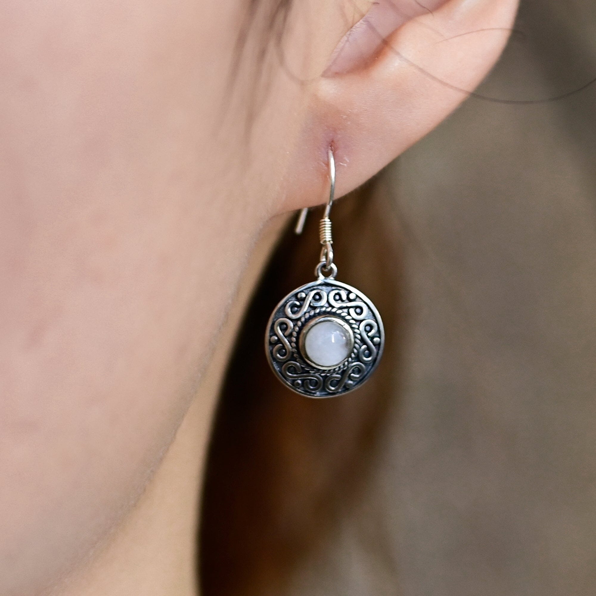 Boucles d'Oreilles Apaissante Maia  en Argent Veilli et Pierre de Lune