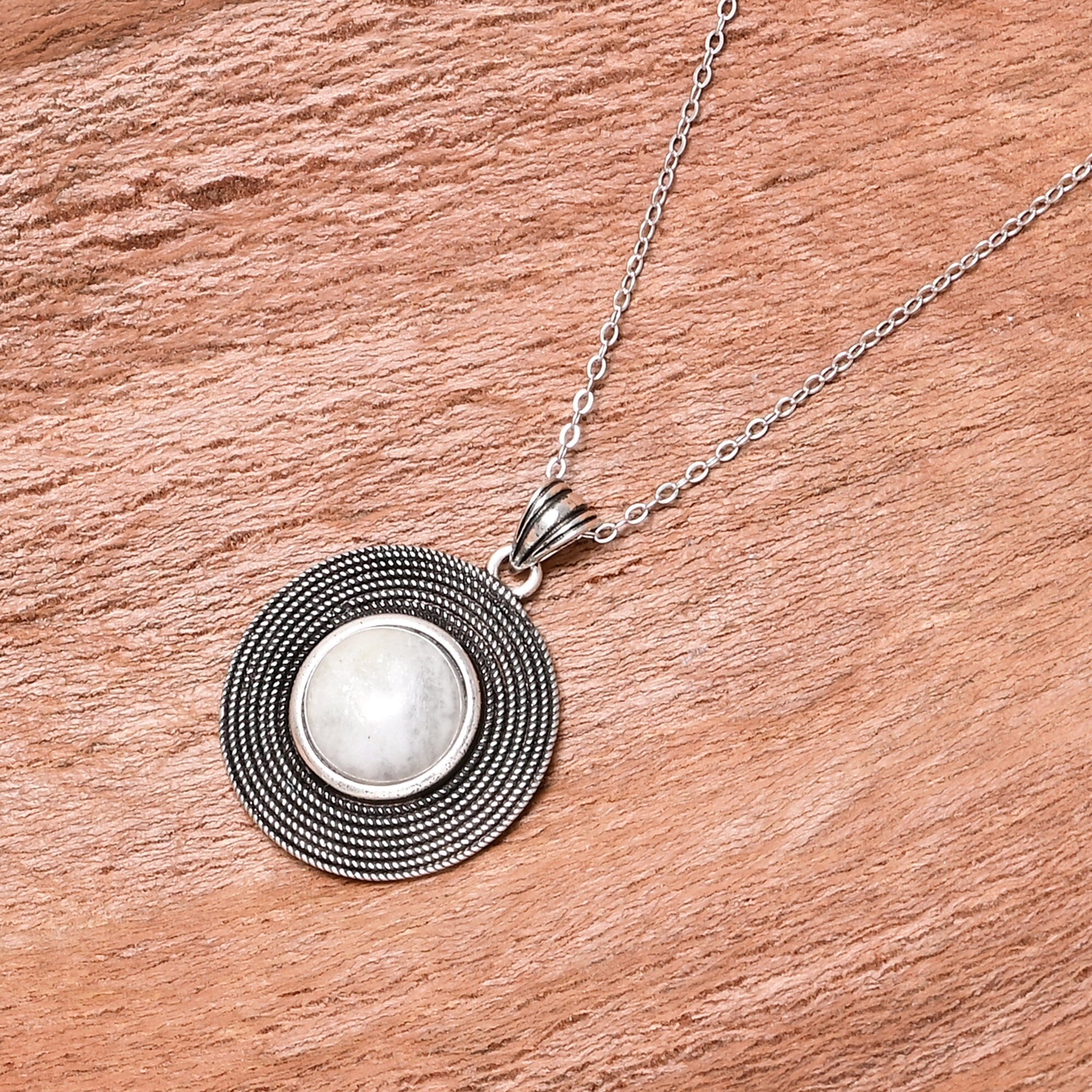 Collier d'Énergie Positive Hemera en Pierre de Lune