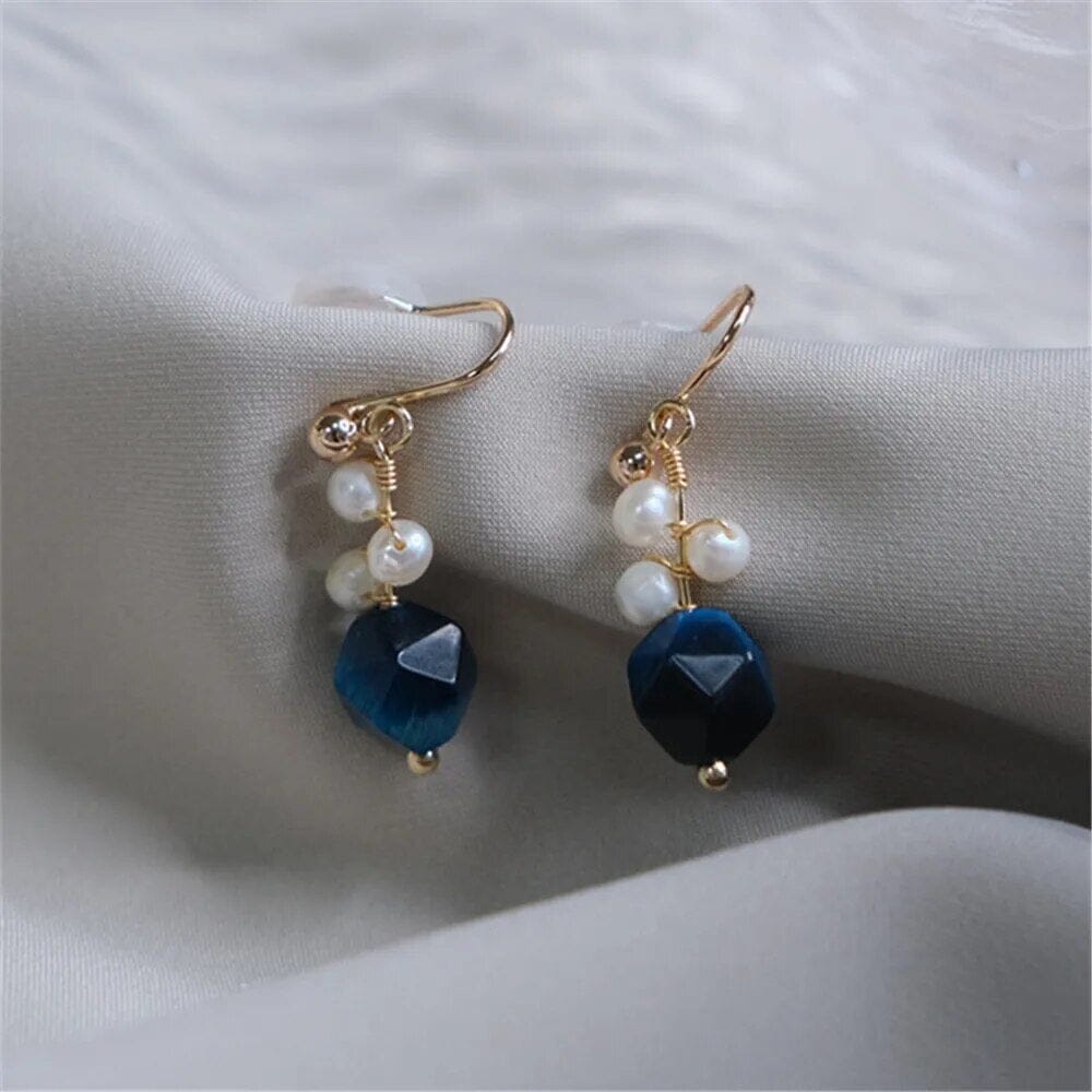 Boucles d'Oreilles Sagesse Océanique en Perles et Pierres Oeil de Tigre Bleue