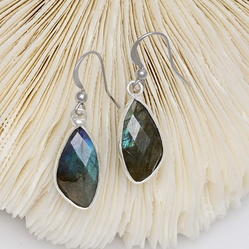 Boucles d'Oreilles Envoûtantes en Labradorite