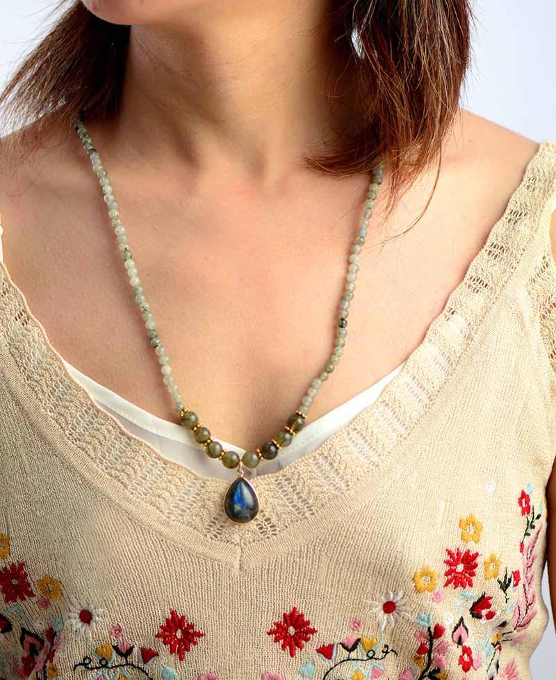 Collier Mala Exquise Iridescente en Labradorite