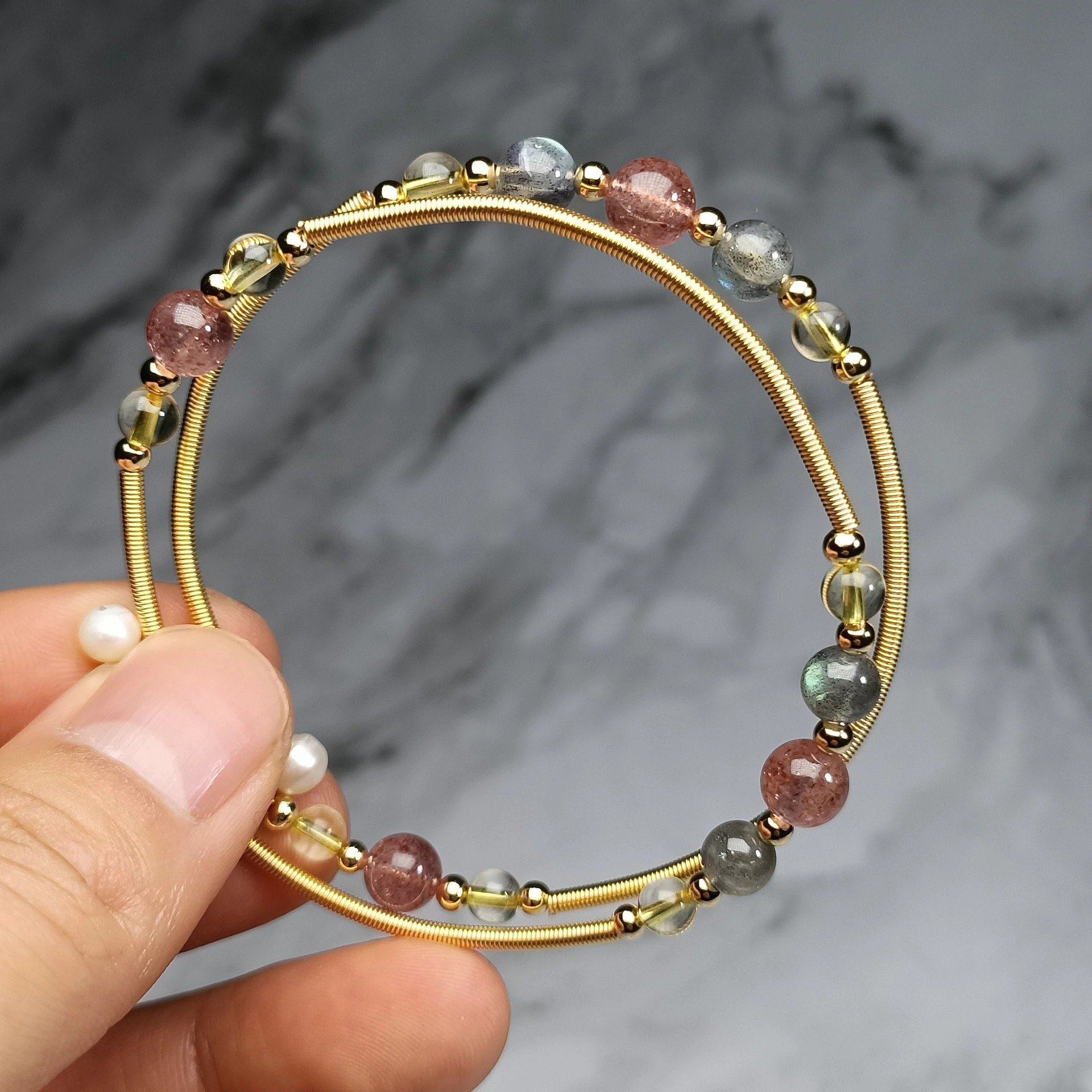 Bracelet Doré en Labradorite et Quartz Fraise