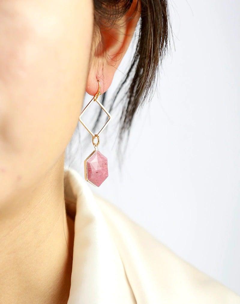 Boucles D'Oreilles Hexagonales Sentiment Amoureux en Rhodonite