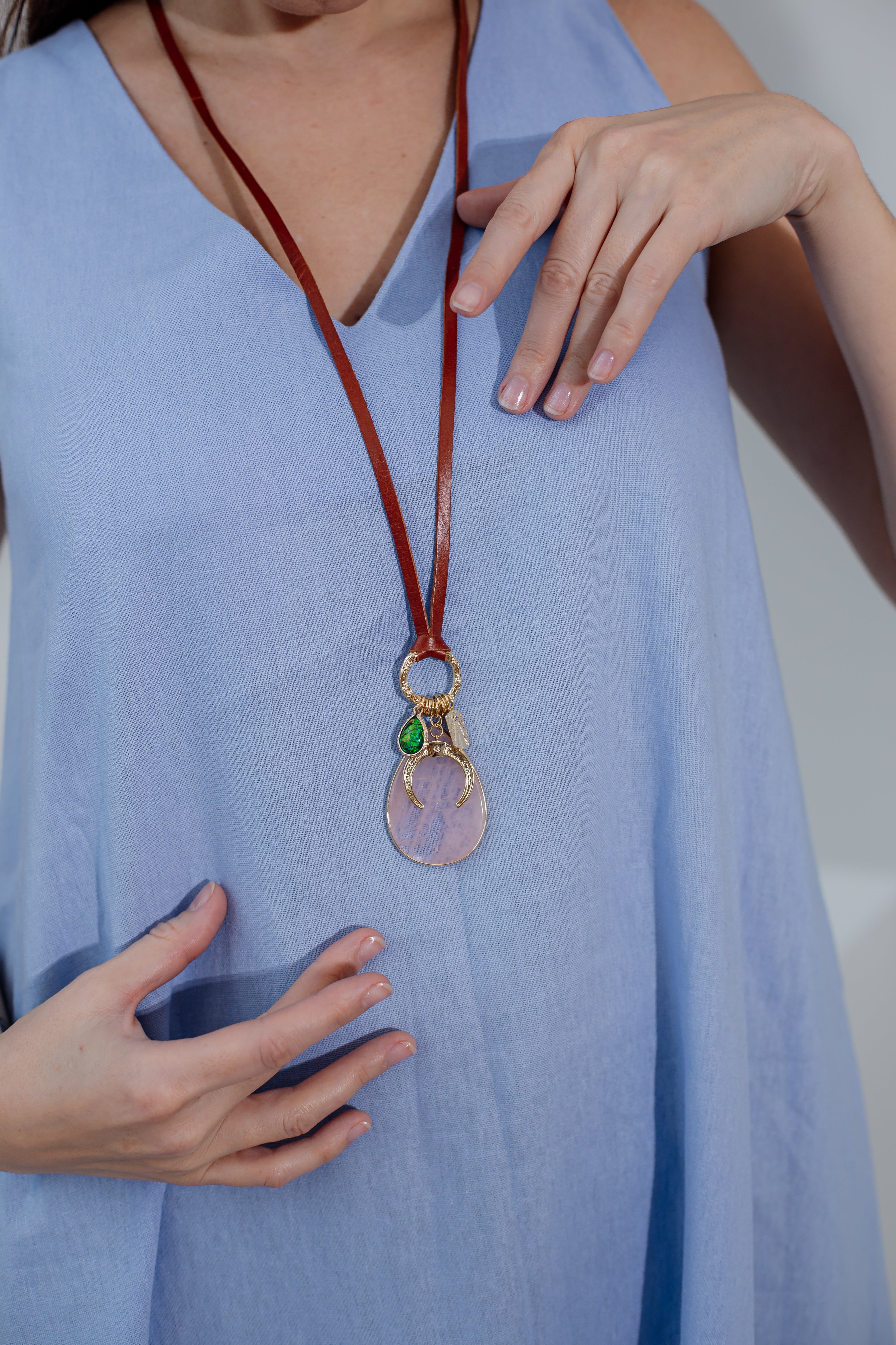 Collier et Pendentif de la Bonne Fortune en Quartz Rose