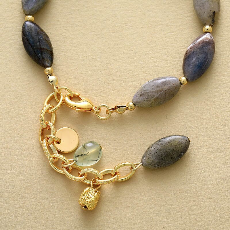 Bracelet Charme Mystique en Labradorite